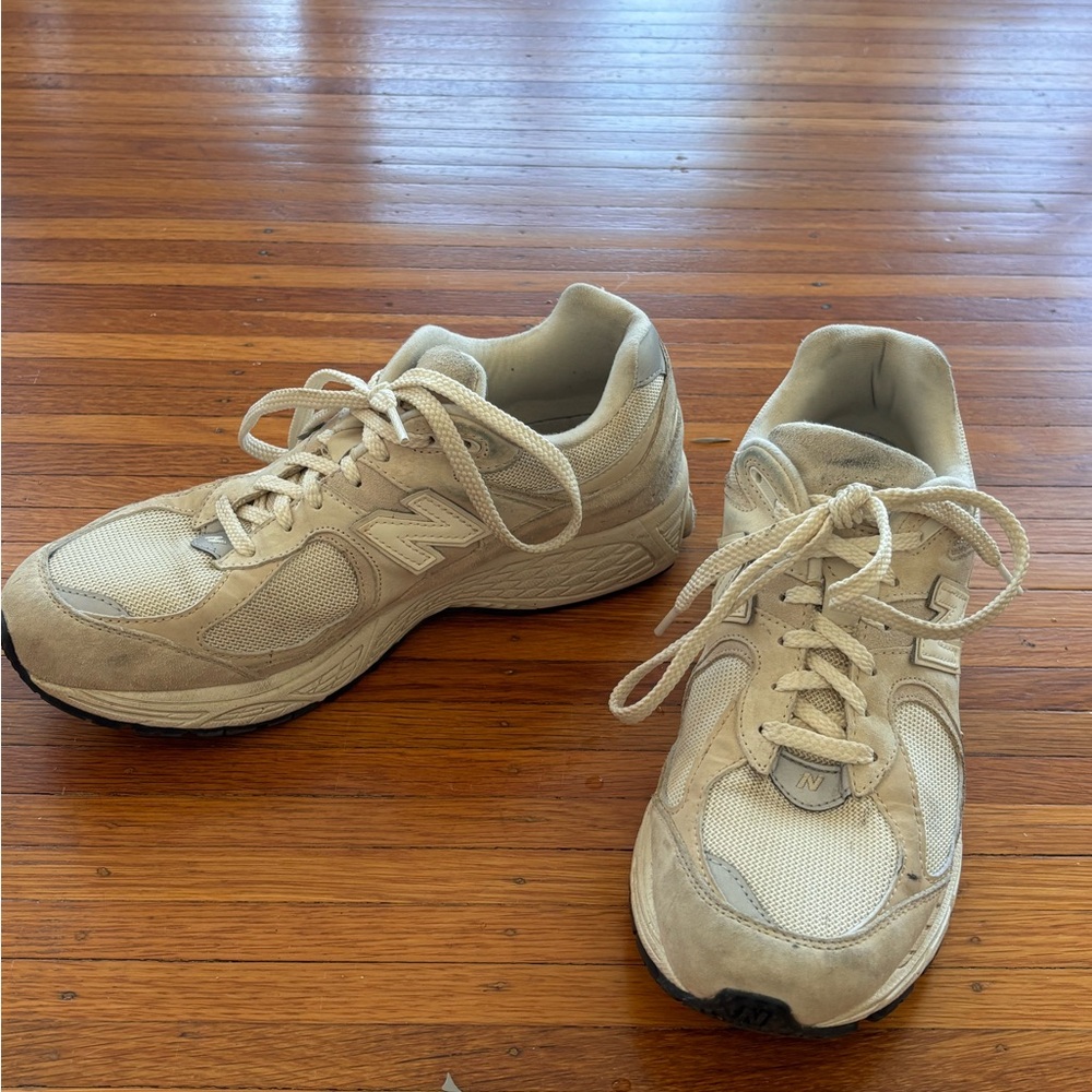New Balance 2002r Cream Sneakers View 2
